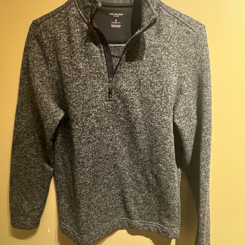 Van Heusen Men’s Quarter-zip pullover sweater EUC